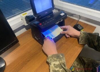 Прокурори попросили арештувати майно одеського митника