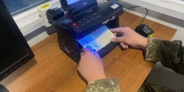 Прокурори попросили арештувати майно одеського митника