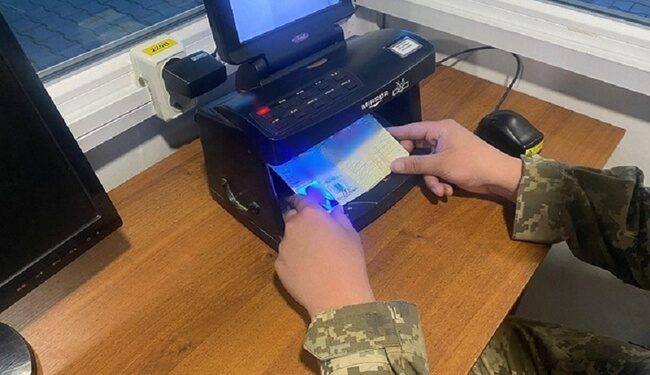 Прокурори попросили арештувати майно одеського митника