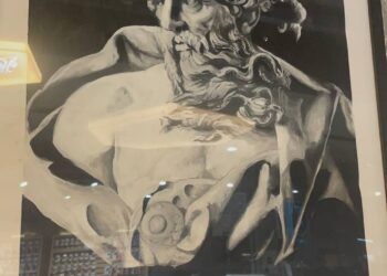 Рівненська художниця представила виставку картин грецьких богів, які малювала під час блекаутів