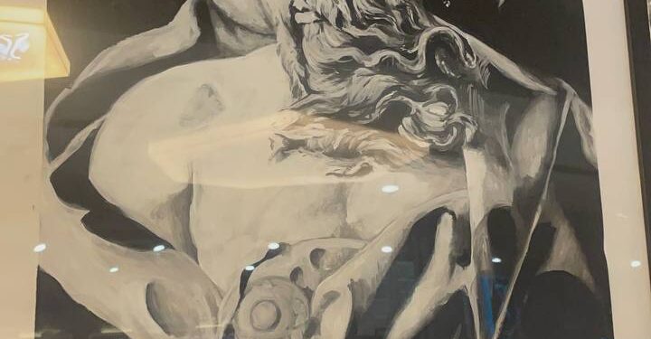 Рівненська художниця представила виставку картин грецьких богів, які малювала під час блекаутів