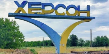 Російські війська атакували залізничний вокзал у Херсоні: загинув поліцейський, є поранені