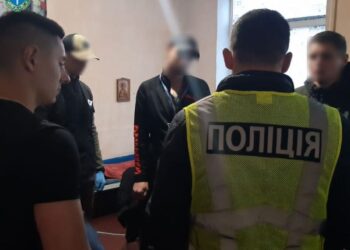 Шахраювали із в’язниці: угрупуванню у Шепетівській виправній колонії повідомлено підозру —Хмельнитчина