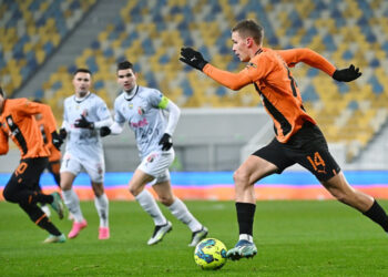 «Шахтар» долає «Верес» у ювілейній грі