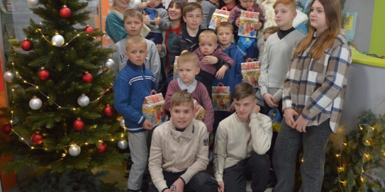 Святий Миколай приймає маленьких гостей у своїй резиденції у Кропивницькому. ФОТО |  – Новини Кропивницького і Кіровоградщини