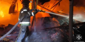 У Херсоні рятувальники ліквідували наслідки російських обстрілів