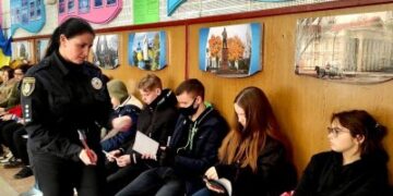 У Миколаєві поліцейські навчали школярів заходів особистої безпеки » Миколаївський Оглядач