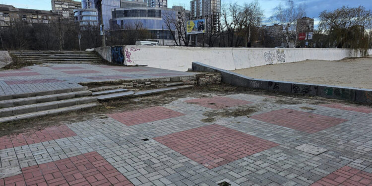 У Запоріжжі прибрали пішохідну зону біля Центрального пляжу – допоміг розголос у соцмережах | Новости Запорожья