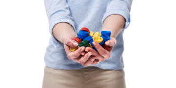 У Запоріжжі збирають пластикові кришечки на дрони для військових – куди їм приносити | Новости Запорожья