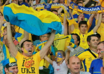 Уболівальники зможуть повернутися на трибуни – Экономика