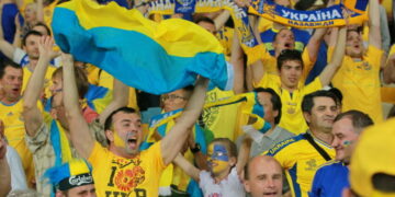 Уболівальники зможуть повернутися на трибуни – Экономика