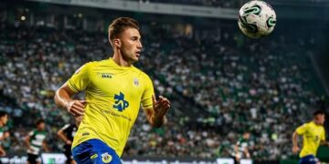 Украинский футболист вместо помощи врачей получил красную карточку в чемпионате Португалии