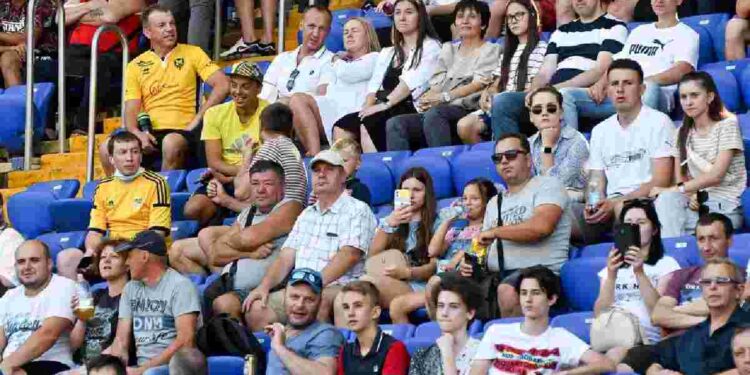 В Украине хотят вернуть болельщиков на трибуны