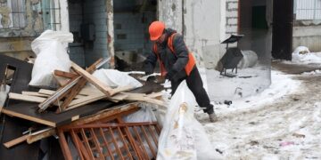 В Умані розпочинають відбудову будинку, який пошкодила російська ракета