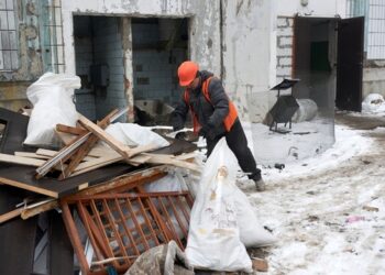 В Умані розпочинають відбудову будинку, який пошкодила російська ракета