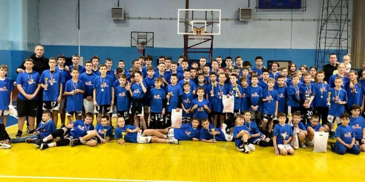 В Ужгороді провели новорічно-різдвяне свято – Федерація баскетболу України