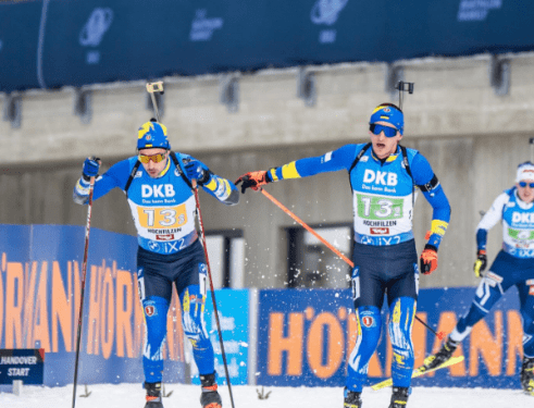 вместе с Максимом Чеберякой продолжают следить за биатлонным сезоном Кубка мира | Биатлон |