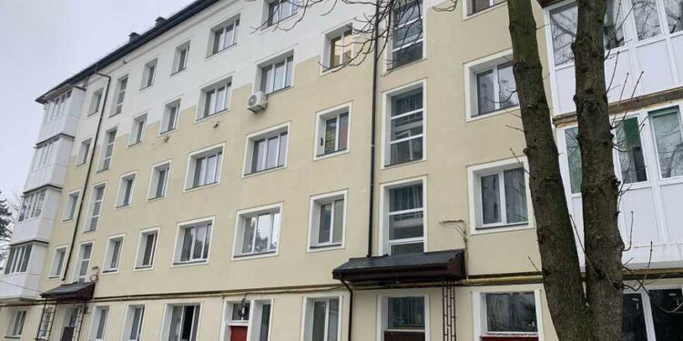 У Бучі завершують капремонт фасаду житлового будинку | Новини Київ