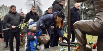 Черкащани вшанували пам’ять загиблих захисників Донецького аеропорту – Новини Черкасс