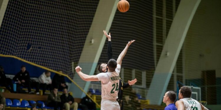 Дві гри луцького баблу Суперліги Favbet почнуться пізніше через повітряну тривогу – Федерація баскетболу України