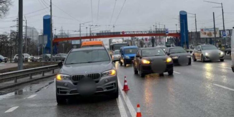 У Києві утворилися величезні затори: де заблоковано проїзд (Фото) | Новини Київ