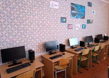 В рамках благодійної ініціативи компанія УкрКредитФінанс передала в 6 шкіл та інтернатів в Сумській області сучасну комп’ютерну техніку – Область – Сумские новости