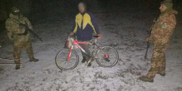 Громадянин Молдови намагався повернутись додому повз прикордонників