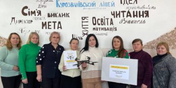 Із села Курозвани волонтерам передали кошти на «Дрон помсти» за їхніх полеглих на війні односельчан