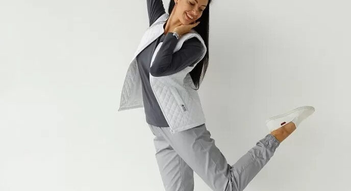 Яким важливим характеристикам має відповідати медичний одяг у Харкові? «Білий Халат» нагадує критерії