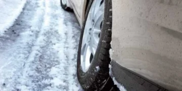 Комунальники почали боротьбу з ожеледицею на дорогах Херсона