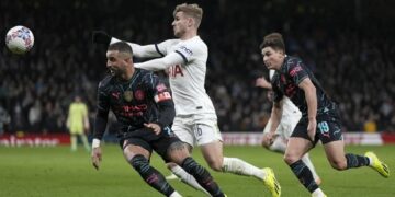 «Манчестер Сити» на последних минутах «выгрыз» победу у «Тоттенхэма» и прошел в 1/8 финала Кубка Англии