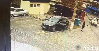 Миколаївські поліцейські встановили чоловіка, який наніс тілесні ушкодження співробітнику комунального підприємства » Миколаївський Оглядач