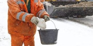 Міська бюджетна комісія пропонує комунальникам витрачати менше грошей на піскосуміш