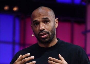 Може зробити карʼєру коміка: Тьєррі Анрі потужно пожартував над фанами Тоттенхема | Єврокубки