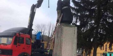 На Черкащині демонтували бюст Ватутіна (ФОТО)