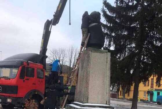 На Черкащині демонтували бюст Ватутіна (ФОТО)