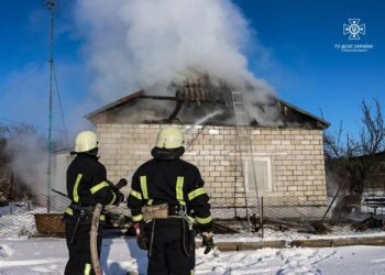 На Черкащині горіли два будинки
