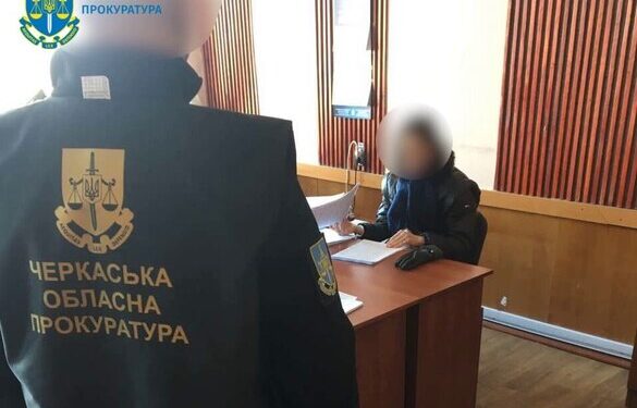 На Черкащині керівник лісгоспу разом зі спільниками привласнив понад мільйон гривень