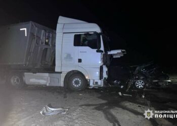 На Черкащині зіштовхнулися вантажівка з легковиком: троє осіб постраждали (ФОТО)