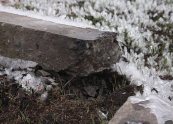 На Кіровоградщині через намерзання на дротах впали або пошкоджені декілька сотень електроопор | – Новини Кропивницького і Кіровоградщини