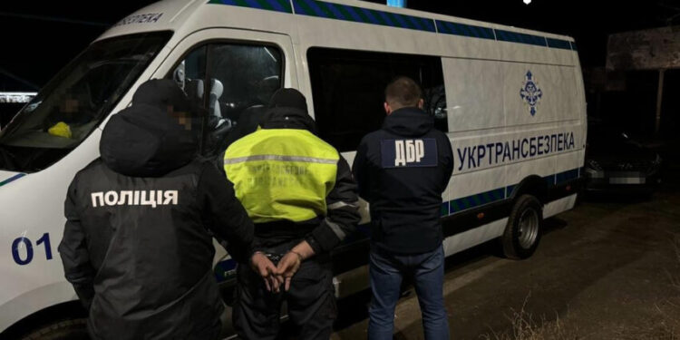 На Одещині ДБР викрило посадовця Укртрансбезпеки, який «заробляв» мільйони на поборах із зернотрейдерів – Экономика
