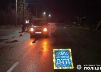 На Шепетівщині автомобіль збив 61-річну жінку —Хмельнитчина