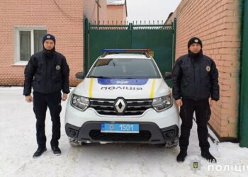 На Шепетівщині патрульні спільно з пожежниками рятували життя 45-річному чоловікові —Хмельнитчина