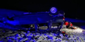 На Уманщині в ДТП перевернулася автівка: пасажир отримав травми (ФОТО)