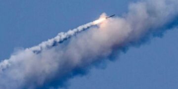 Патрульні затримали в Одесі хлопців, які фільмували роботу ППО