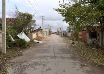 Передостання перед річкою. Як живуть люди на вулиці, яка однією з перших пішла під воду після підриву Каховської ГЕС – Херсон