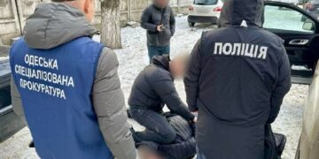 Підприємця на Одещині затримали за підозрою у вимаганні хабаря з військовослужбовця