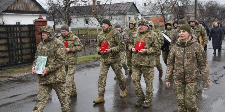 Плакало небо: на Рівненщині попрощалися із загиблим воїном Андрієм Цимбалюком