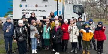 Поліцейські разом із рятувальниками презентували учням миколаївської гімназії мобільний клас безпеки » Миколаївський Оглядач