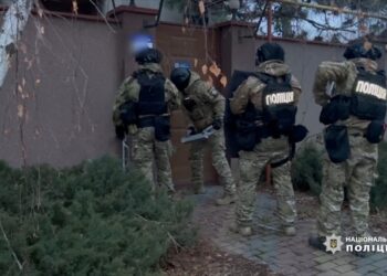 Поліцейські викрили злочинну групу псевдоволонтерів на Одещині